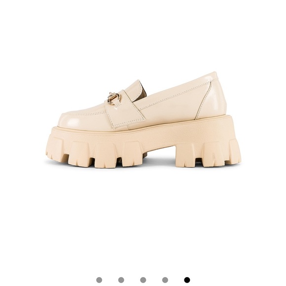 New Revolve Raye Lea Loafer Beige - Picture 1 of 5
